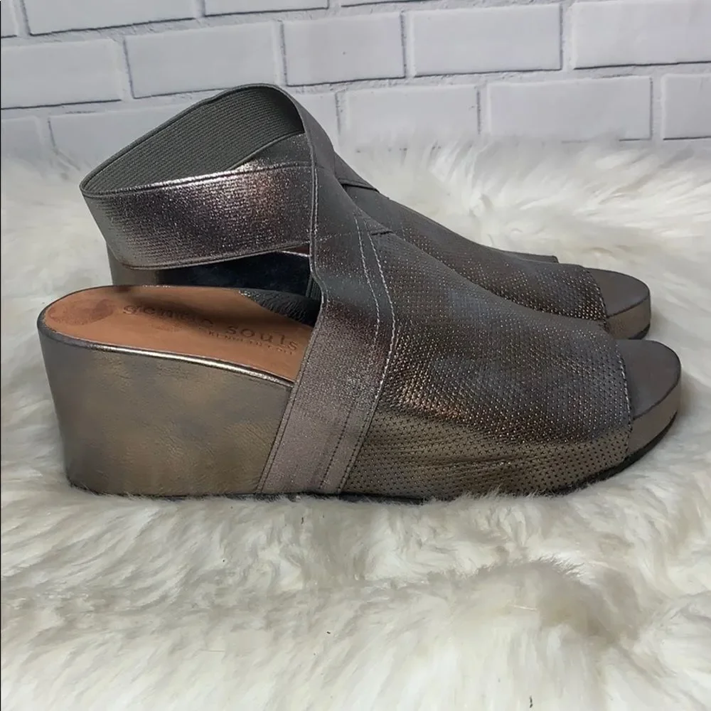 Gentle Souls Giselle 65 Elastic Pewter Wedges 9.5‎